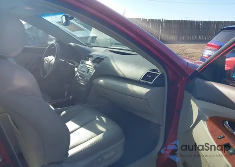 2011 Toyota Camry Xle z USA, uszkodzony, nr VIN 4T1BF3EK3BU732682